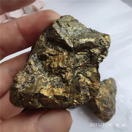 Natural Containing Ore CuFeS2 Chalcopyrite Mineral Crystal